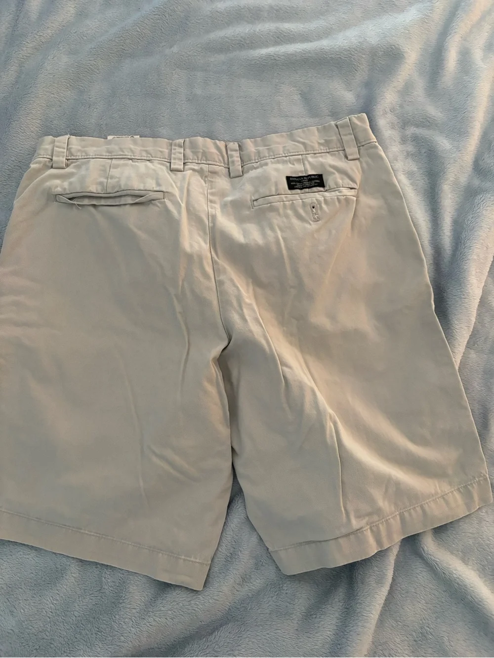 Banana Republic Men's Light Khaki Flat-Front Shorts